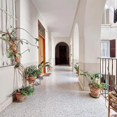 1 Bd With Balcony San Giovanni By Halldis Апартаменты *
