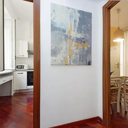 1 Bd With Balcony San Giovanni By Halldis Apartamento