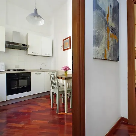 Apartamento 1 Bd With Balcony San Giovanni By Halldis